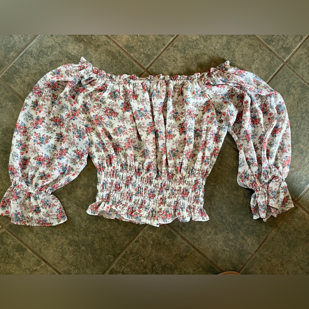 🎀3/$25🎀 Eesome Floral Off-Shoulder Blouse in Pink and White